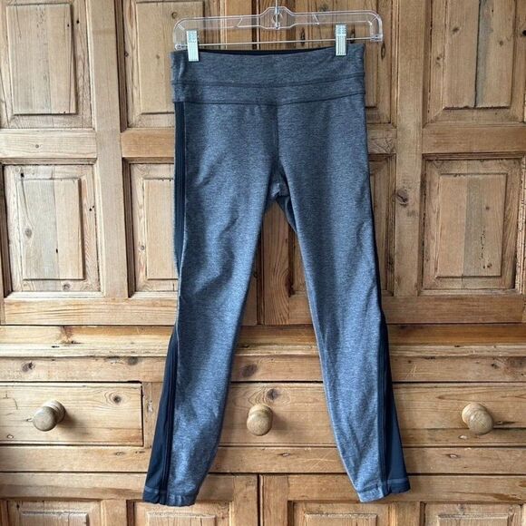 Lululemon Athletic Womens Size 4 Gray Black‎ Cropped Leggings Gym Workout Sporty - Picture 1 of 7